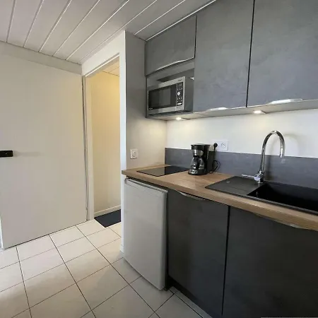 Cosy Avec Terrasse Et Piscine, Et Port A Proximite - Fr-1-246-571