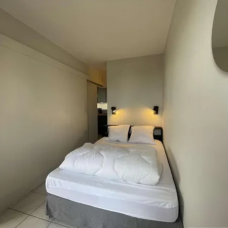 Cosy Avec Terrasse Et Piscine, Plage Et Port A Proximite - Fr-1-246-571 Apartment